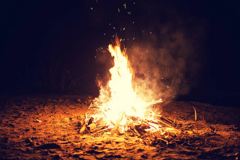 Campfire vs. Bonfire -A bonfire