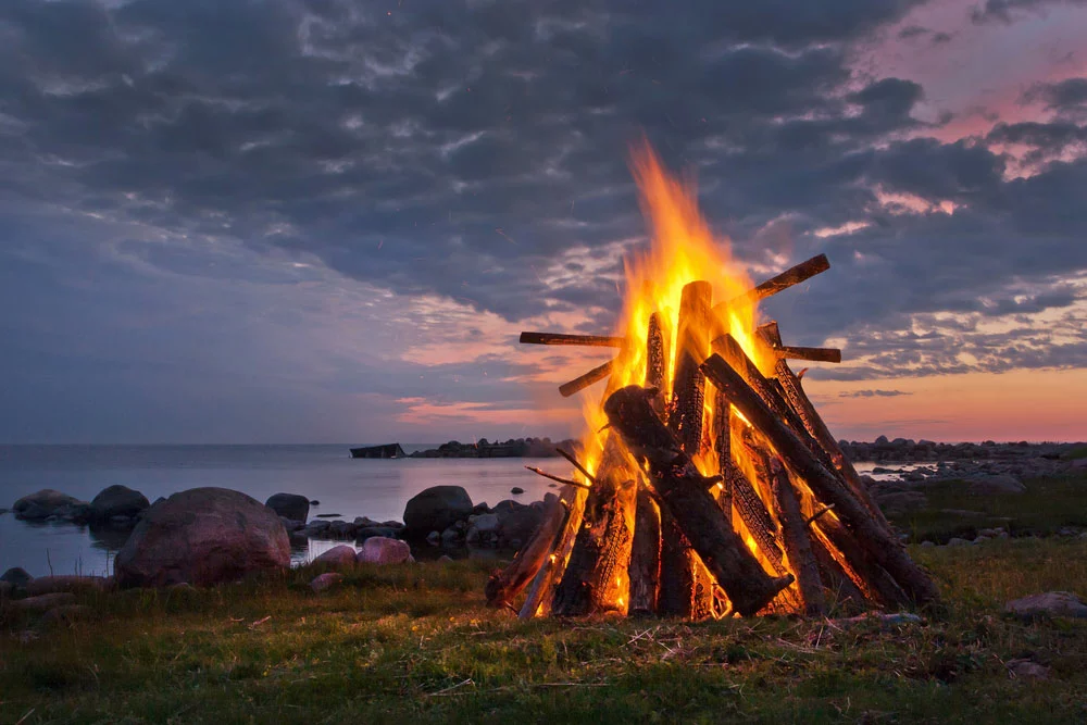 Campfire vs. Bonfire - A Bonfire