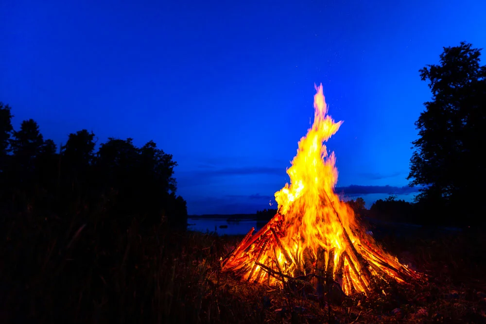Campfire vs. Bonfire - A Bonfire at night